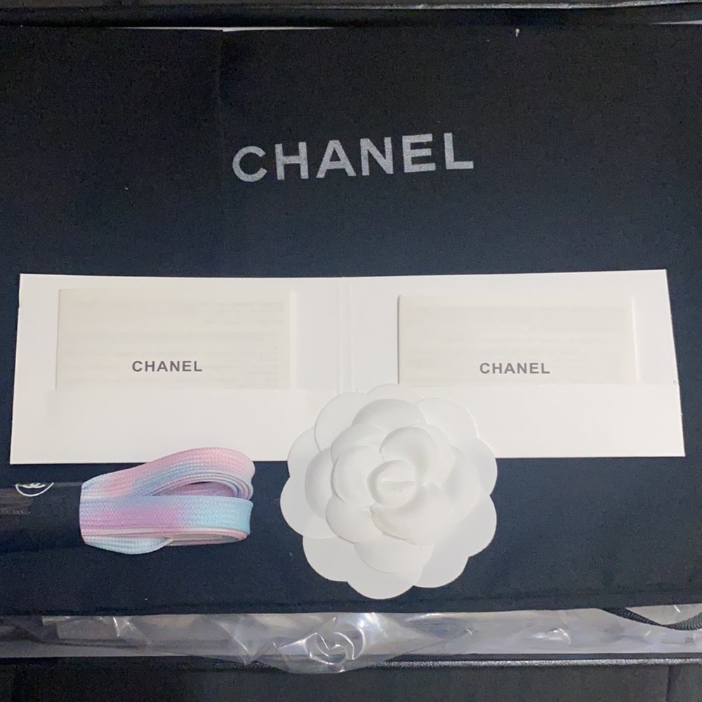 CHANEL multicolor calfskin suede CC logo sneakers. - Picture 2 of 6